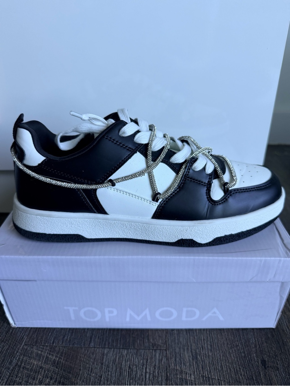 TOP Moda Black and White Low-Top Sneakers with Sparkle Rope Laces